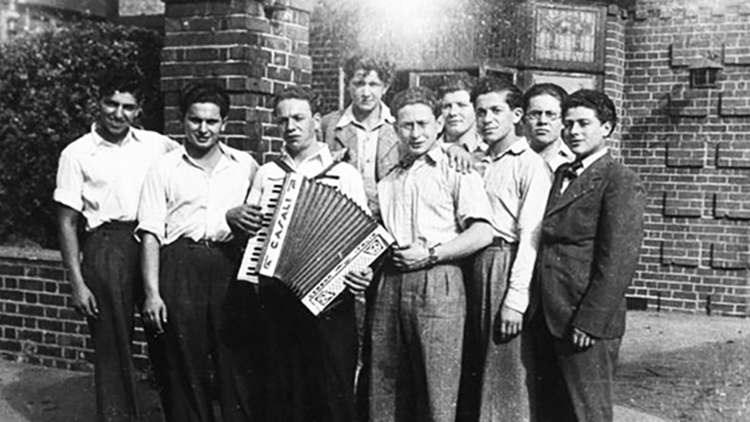 A group of nine young men outside the hostel in Nightingale Road, Clapton, North London. Pic: The Jewish Museum