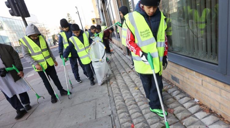Students from Whitechapel's London Islamic School pick up litter along the Commercial Road. Pic: Kois Miah